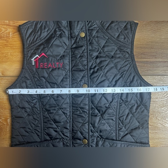 Barbour Summer Liddesdale Gilet Vest Quilted With Custom Real Estate Embroidery - Picture 12 of 13